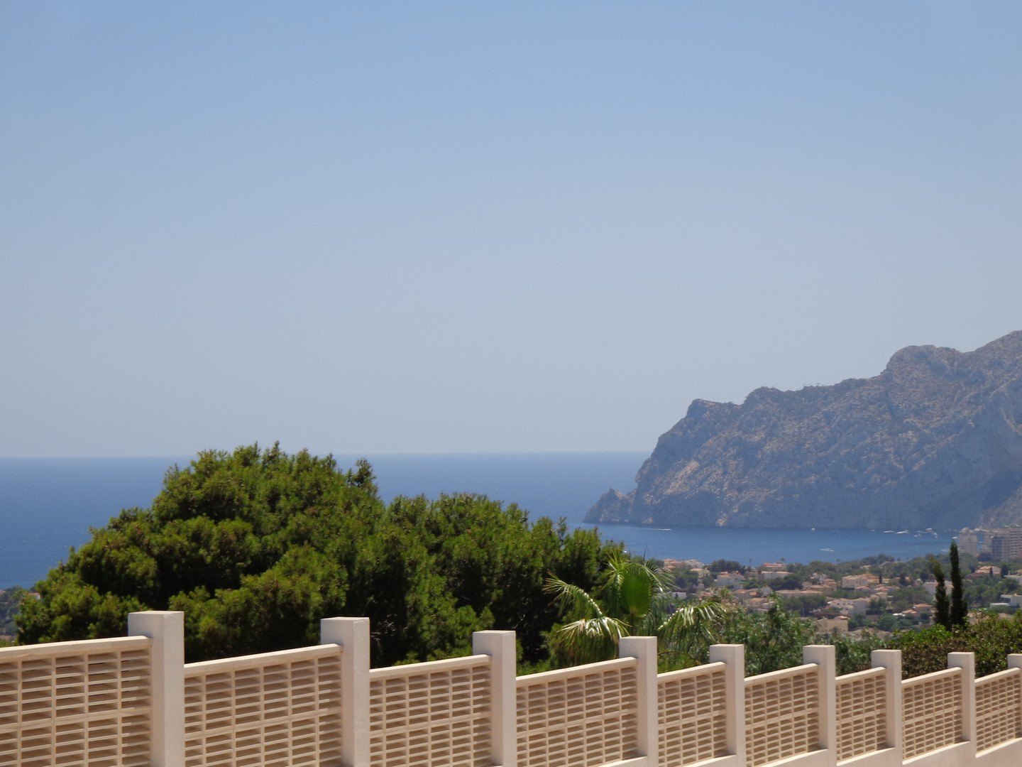 Villa exclusive à Benissa Costa avec vues infinies sur la mer et design minimaliste.
