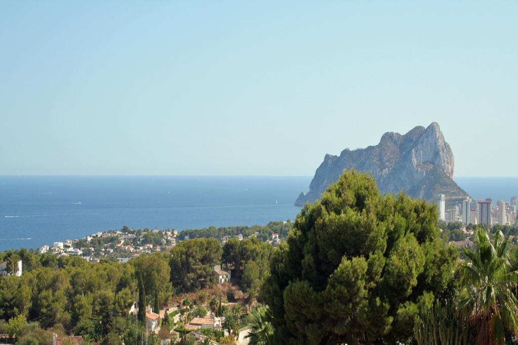 Villa exclusive à Benissa Costa avec vues infinies sur la mer et design minimaliste.