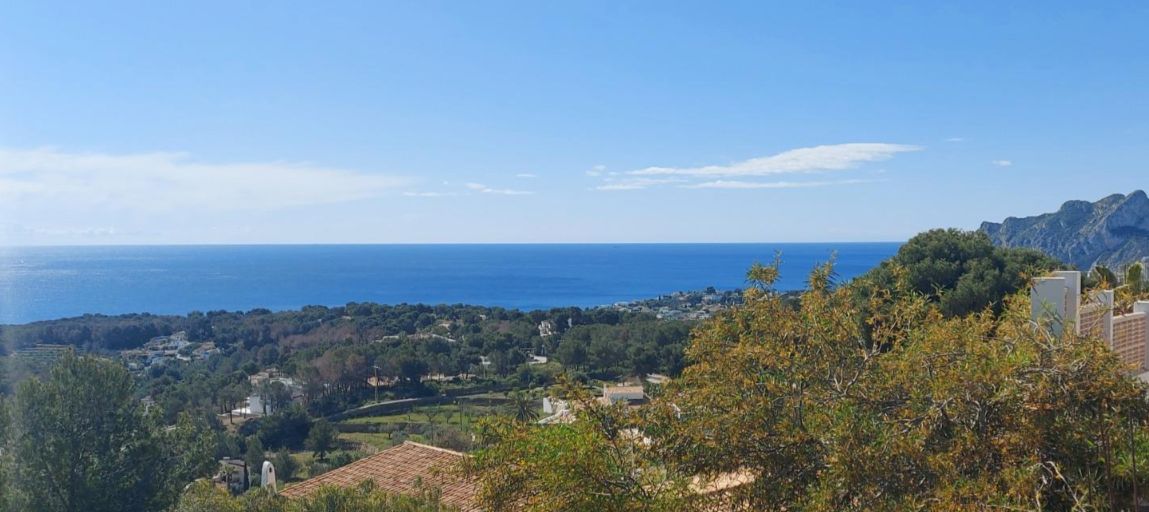 Exklusives Grundstück mit Panoramablick auf das Meer in Benisa