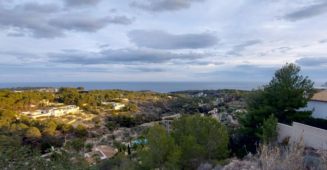 Exklusives Grundstück mit Panoramablick auf das Meer in Benisa