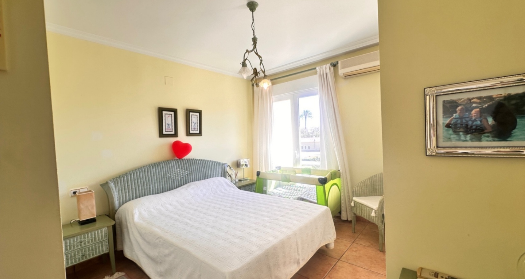 Spacious penthouse with a large terrace, pool, and excellent location in Dénia (Las Marinas)
