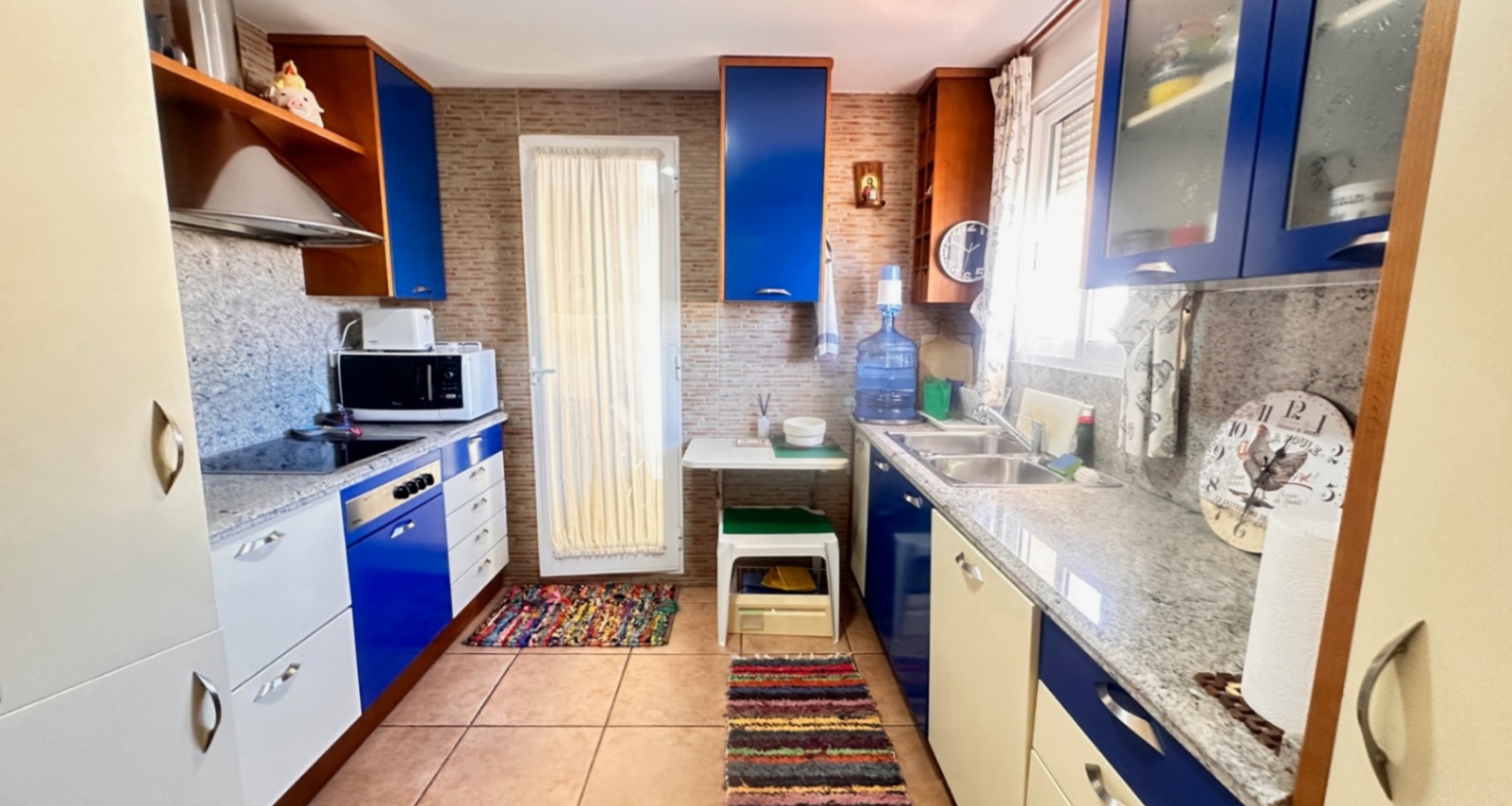 Spacious penthouse with a large terrace, pool, and excellent location in Dénia (Las Marinas)