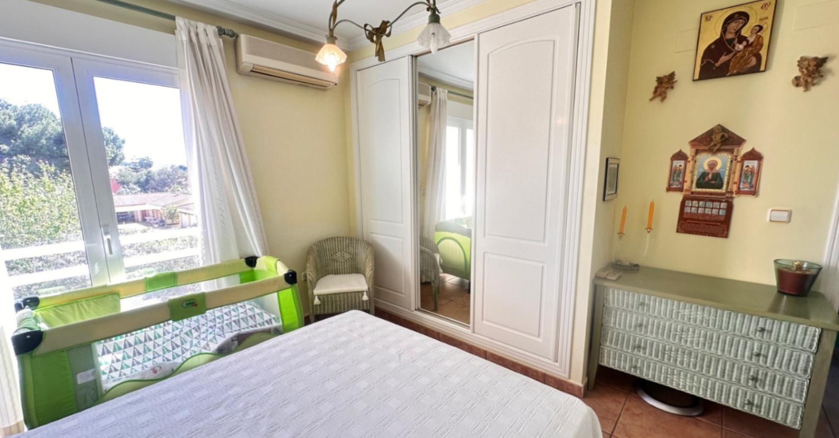 Spacious penthouse with a large terrace, pool, and excellent location in Dénia (Las Marinas)