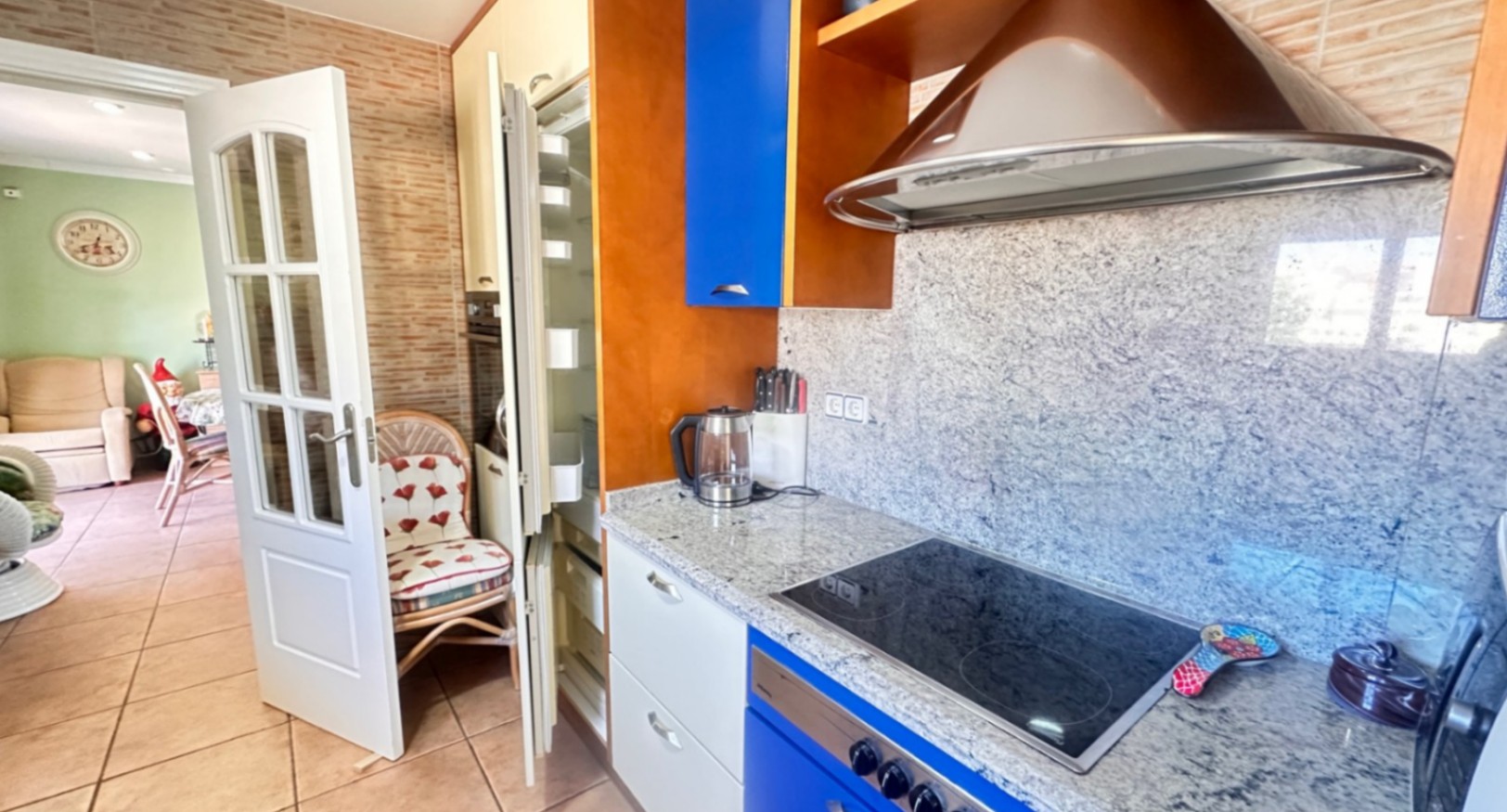 Spacious penthouse with a large terrace, pool, and excellent location in Dénia (Las Marinas)