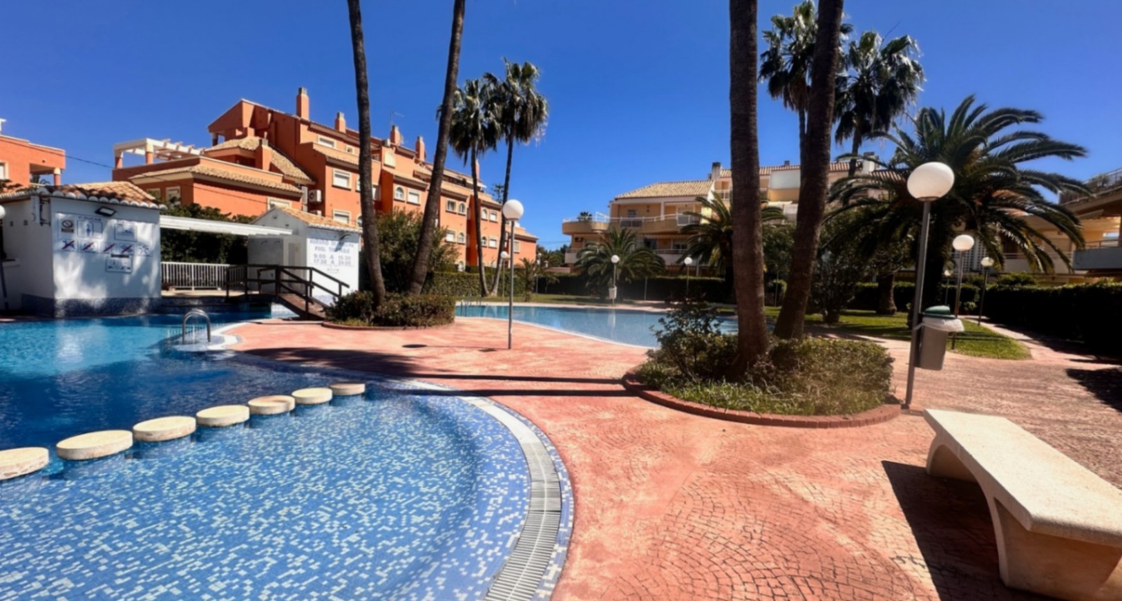 CBHX1002 - Spacieux penthouse avec grande terrasse, piscine et excellent emplacement à Dénia (Las Marinas)