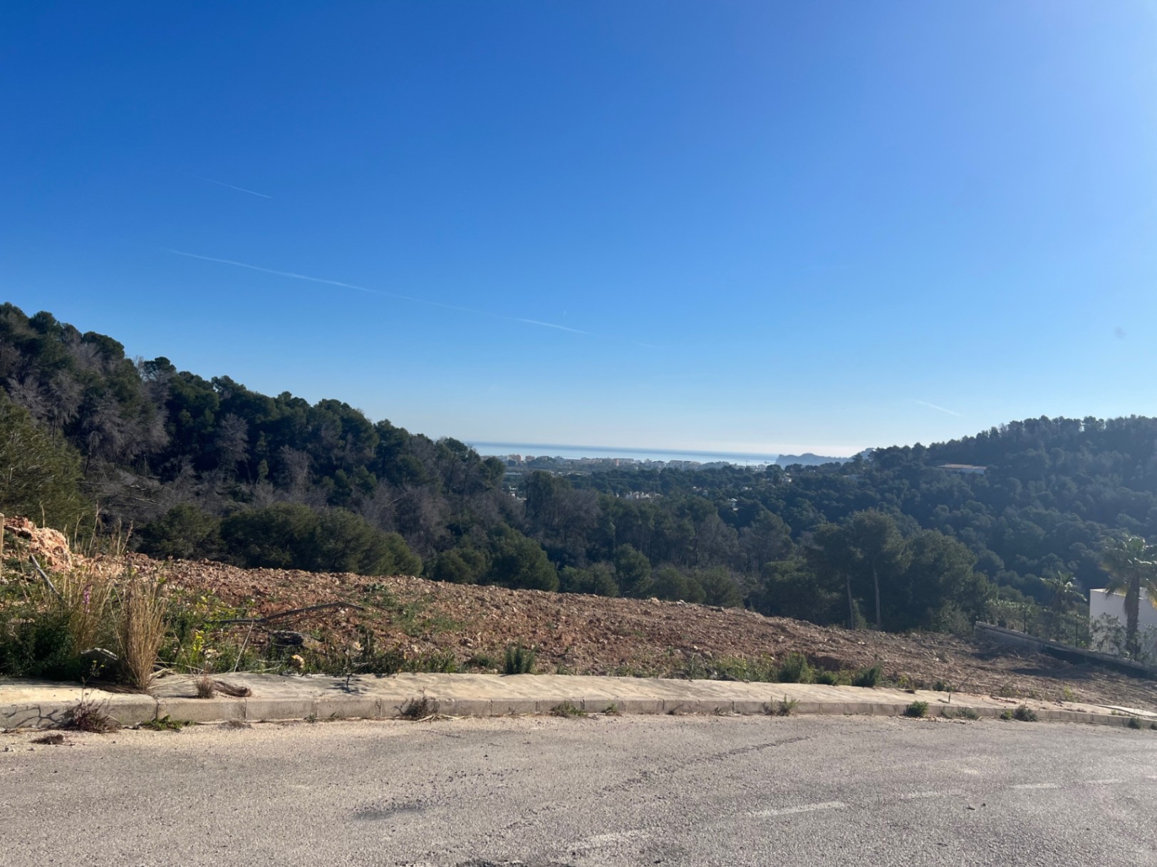 Exclusive plot with sea views and custom villa project