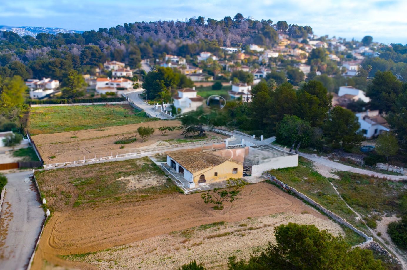 Traditional finca with large plot in Javea
