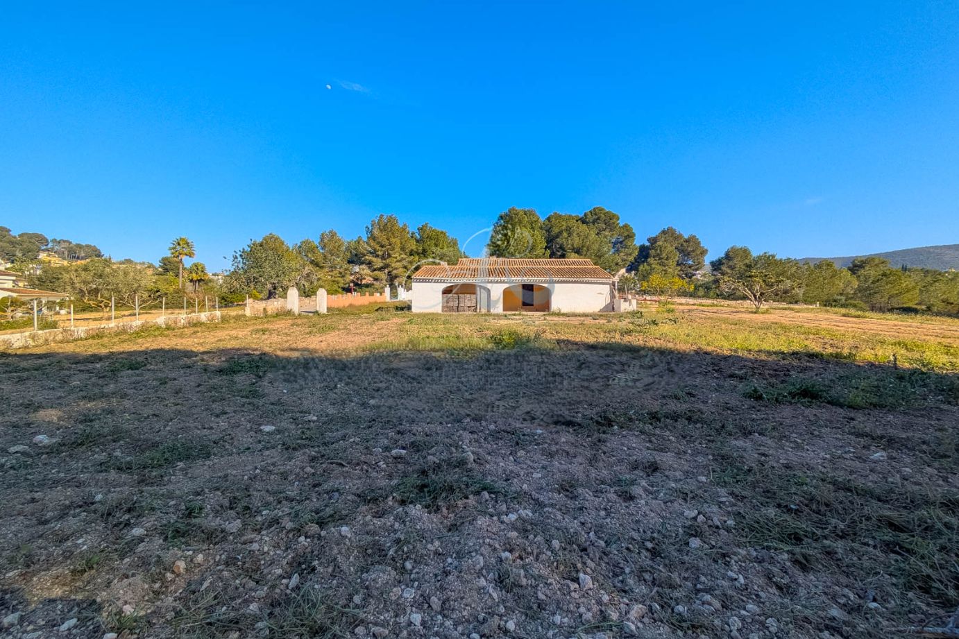 Traditional finca with large plot in Javea