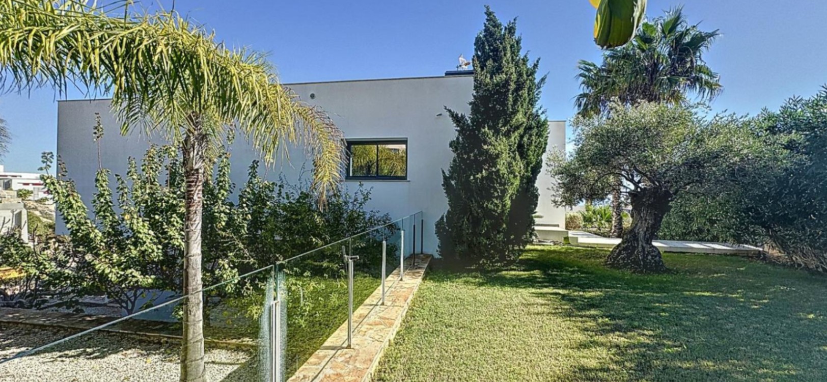 Moderne villa met panoramisch uitzicht op zee in woonwijk van Moraira