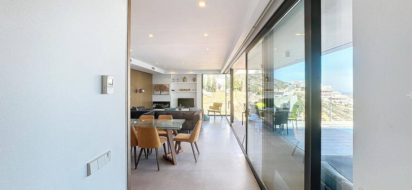 Moderne villa met panoramisch uitzicht op zee in woonwijk van Moraira