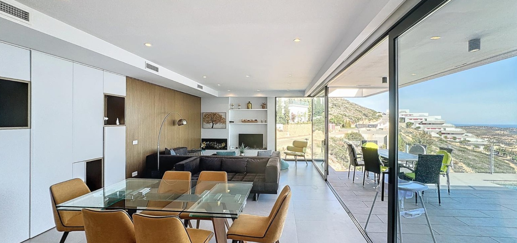 Moderne villa met panoramisch uitzicht op zee in woonwijk van Moraira