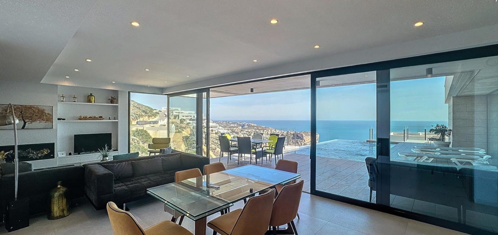 Moderne villa met panoramisch uitzicht op zee in woonwijk van Moraira