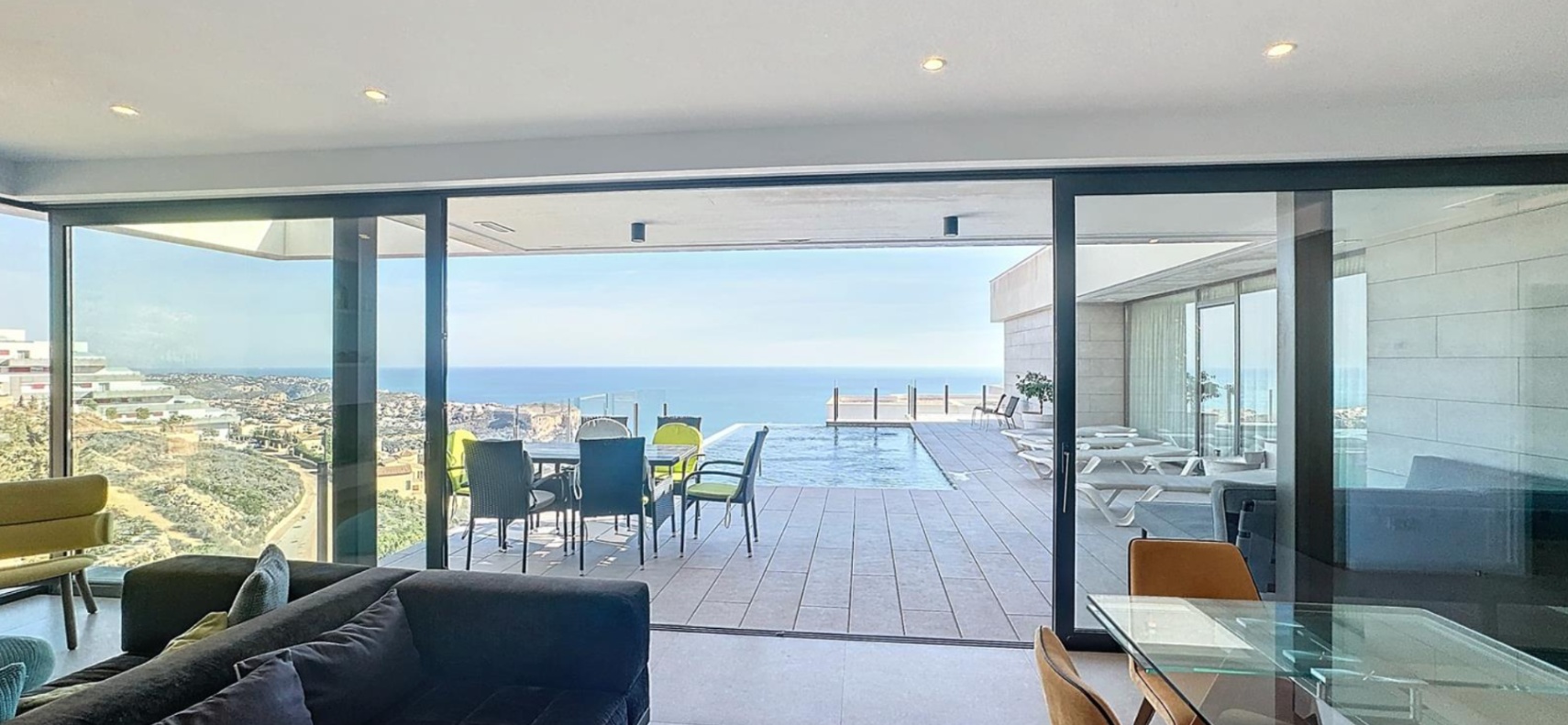 Moderne villa met panoramisch uitzicht op zee in woonwijk van Moraira