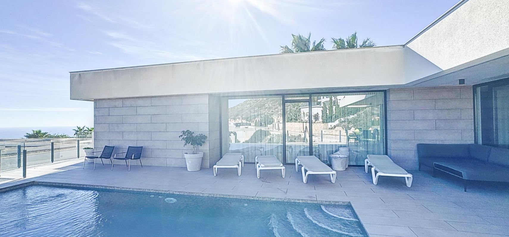 Moderne villa met panoramisch uitzicht op zee in woonwijk van Moraira