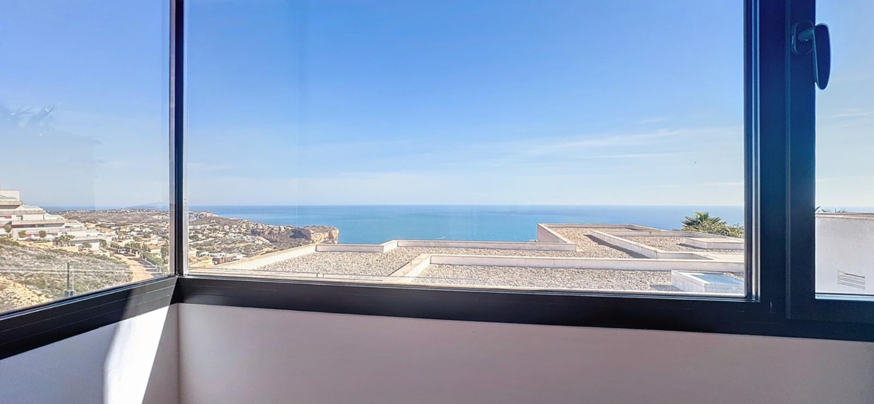 Moderne villa met panoramisch uitzicht op zee in woonwijk van Moraira