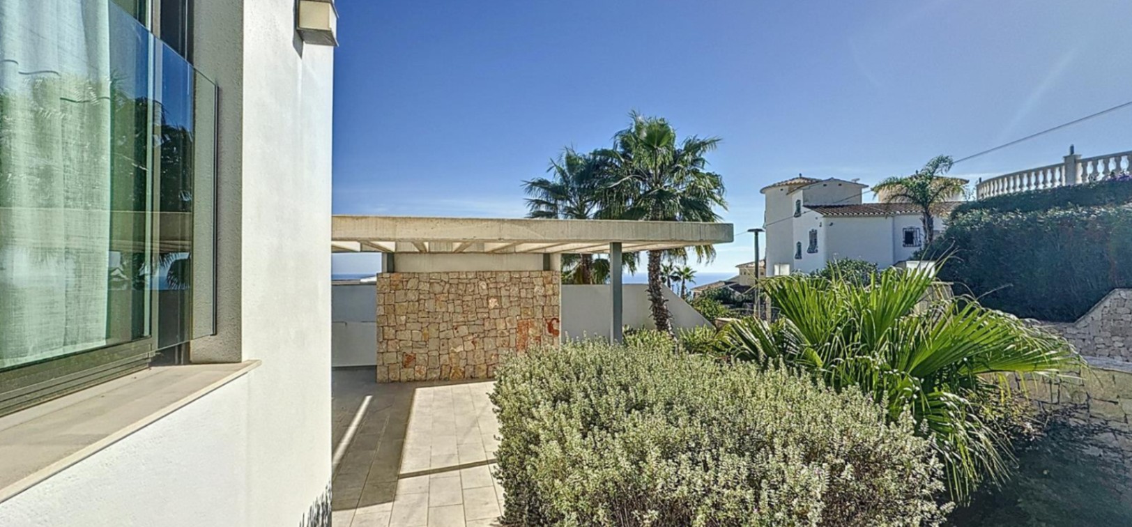 Moderne villa met panoramisch uitzicht op zee in woonwijk van Moraira