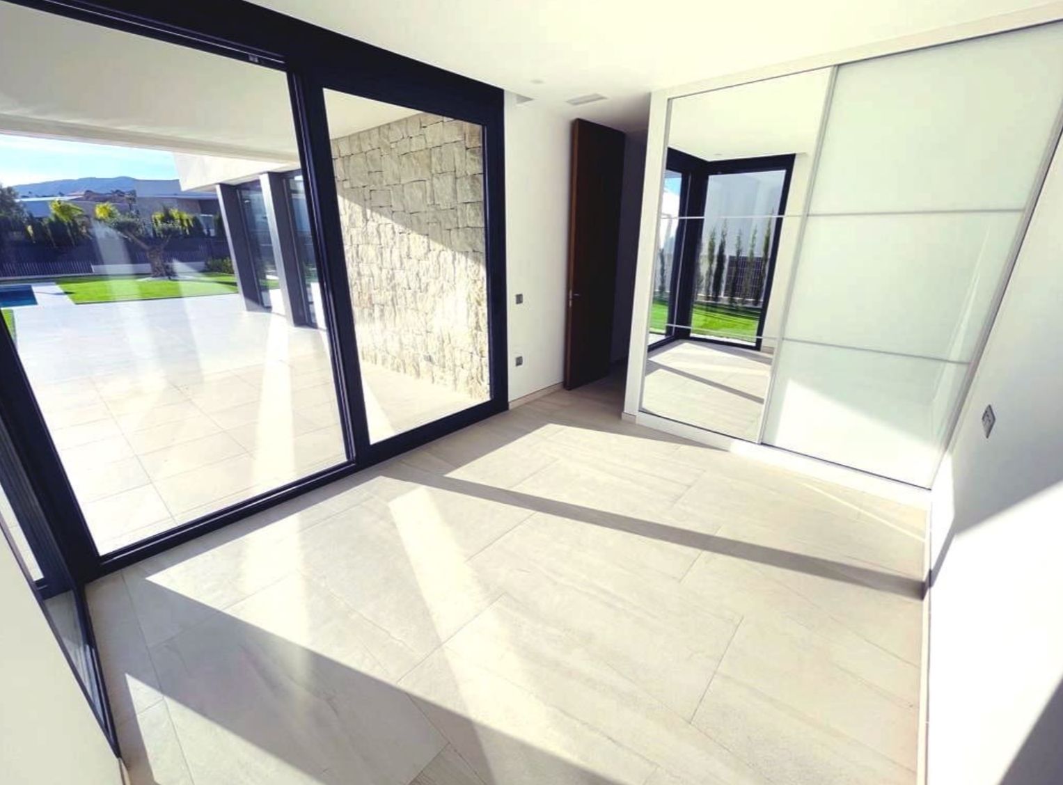 Villa moderne exclusive avec vue sur la mer à Sierra Cortina Benidorm
