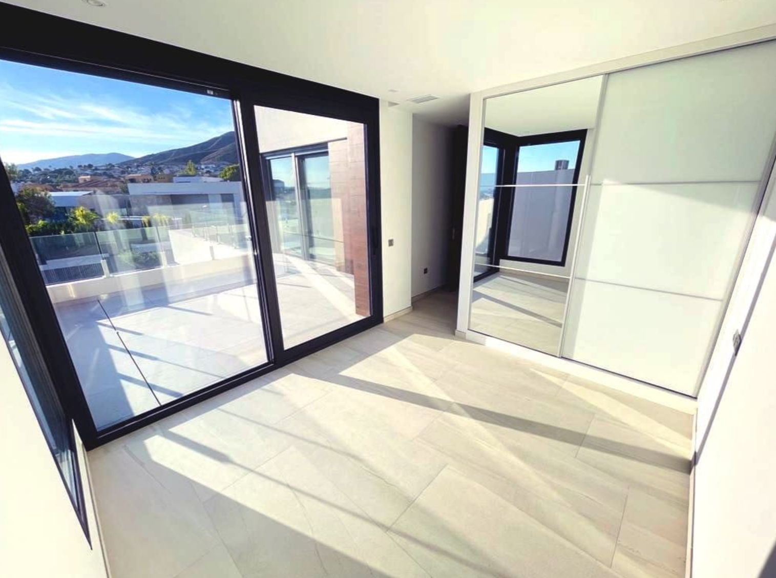 Villa moderne exclusive avec vue sur la mer à Sierra Cortina Benidorm
