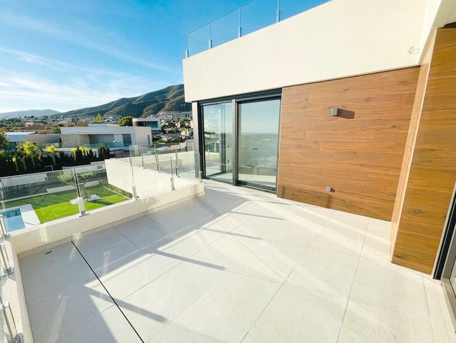 Villa moderne exclusive avec vue sur la mer à Sierra Cortina Benidorm