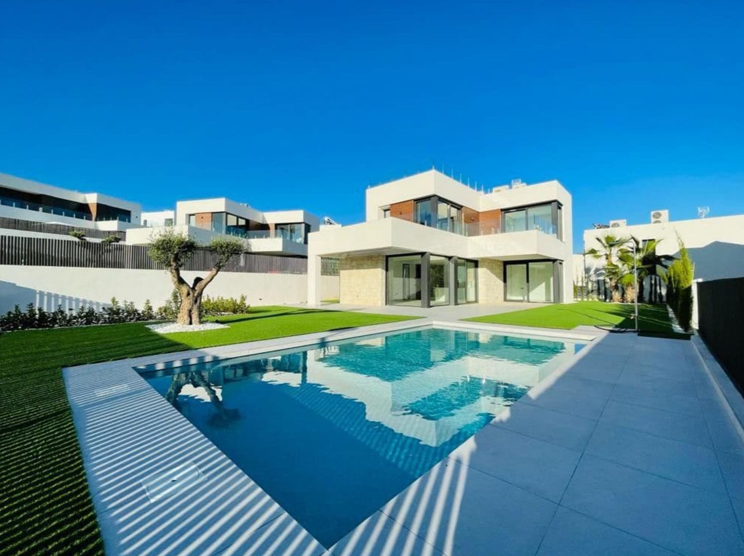 Villa moderne exclusive avec vue sur la mer à Sierra Cortina Benidorm