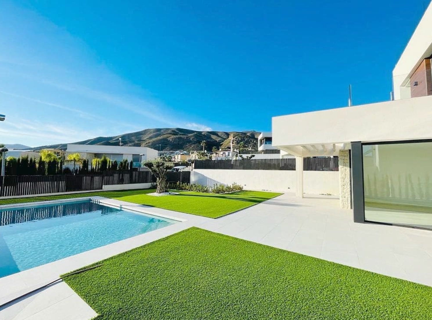 Villa moderne exclusive avec vue sur la mer à Sierra Cortina Benidorm
