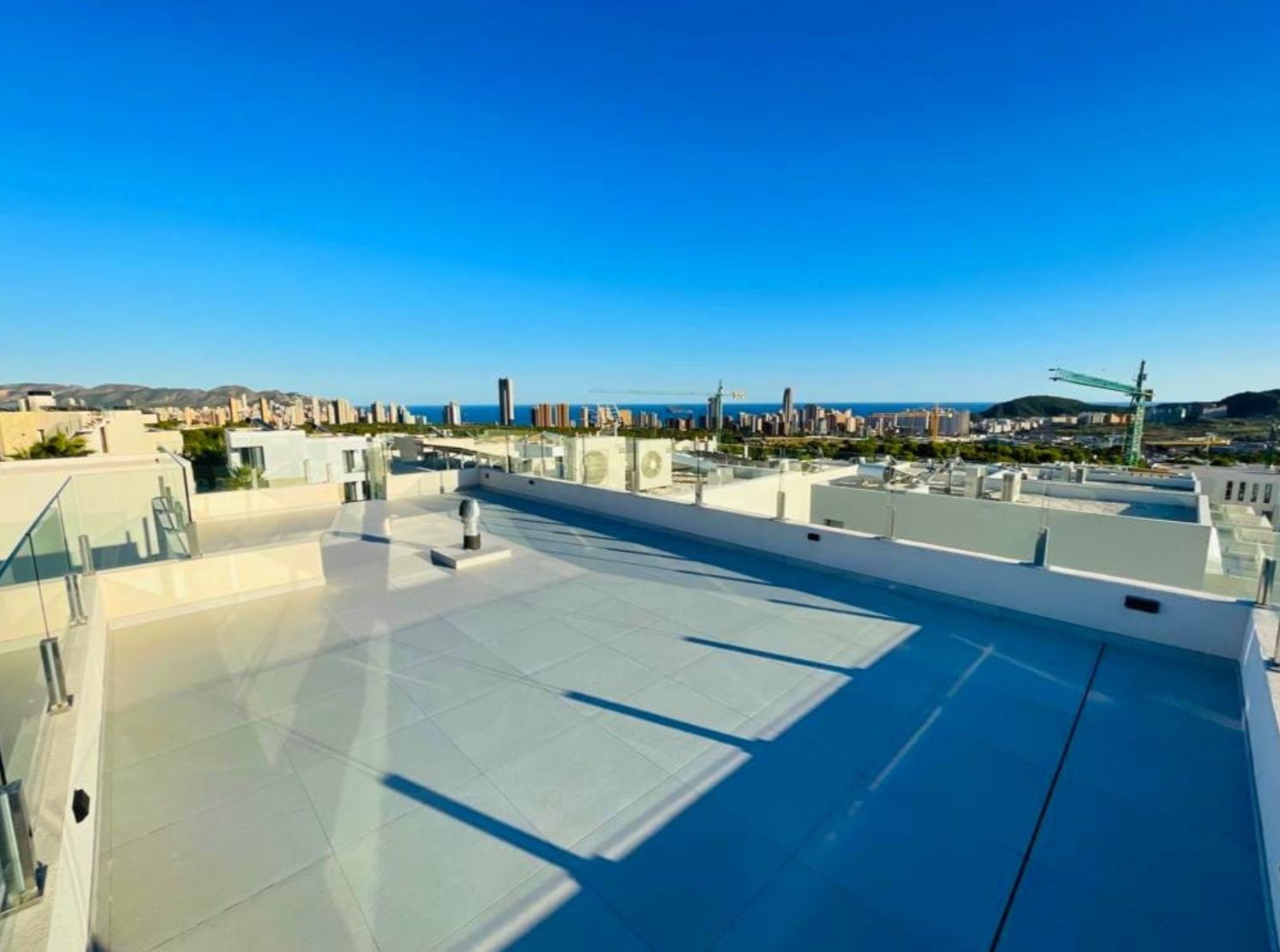 Villa moderne exclusive avec vue sur la mer à Sierra Cortina Benidorm