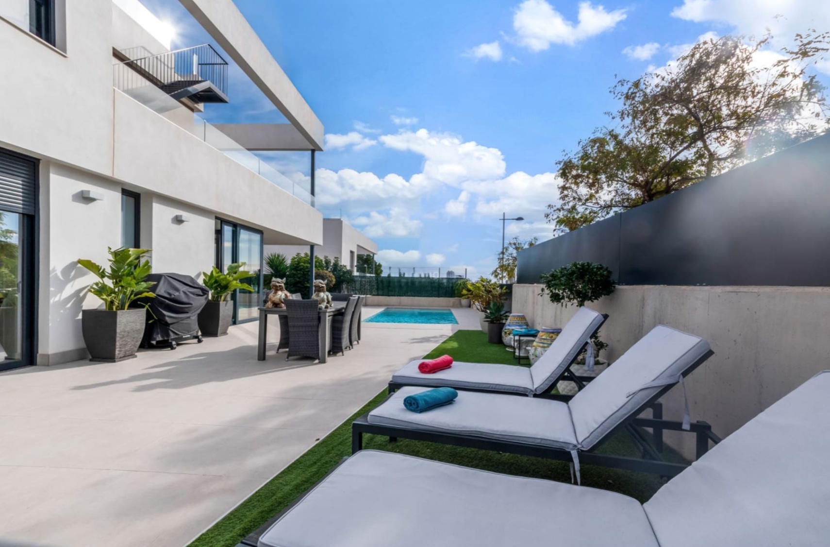 Villa contemporaine avec solarium et vues à Finestrat
