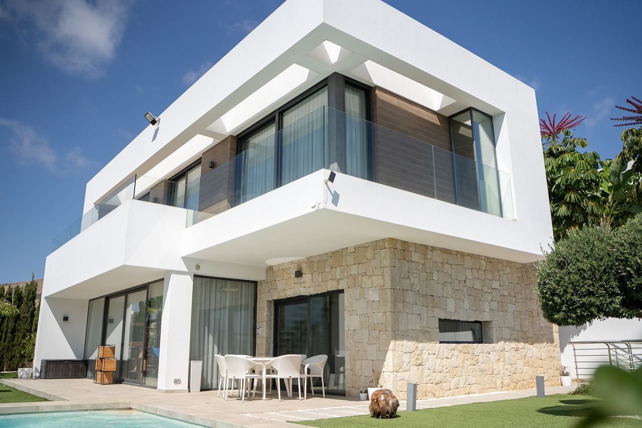 CBHN1234 - Villa contemporánea con jardín privado y vistas al mar en Sierra Cortina