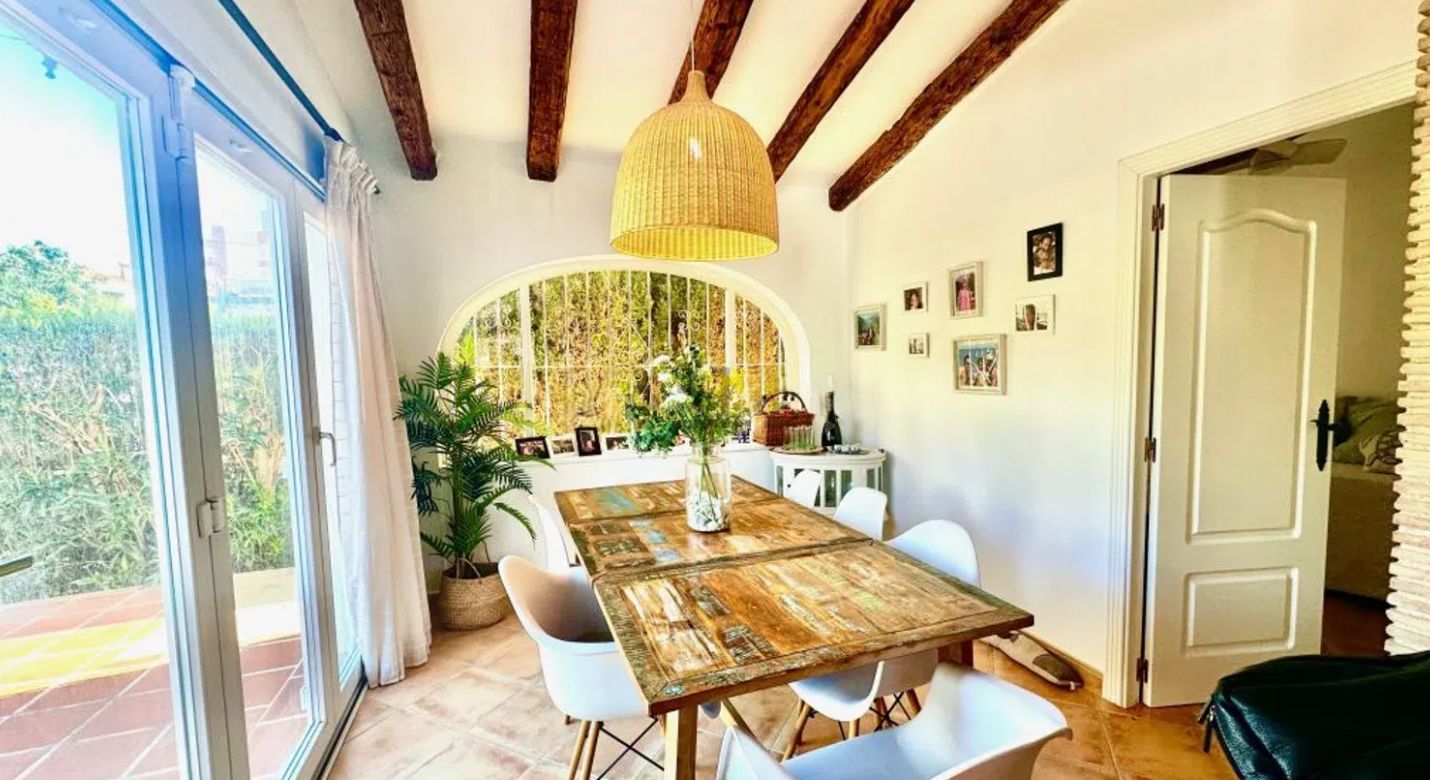 Renovated villa on the front line of Las Marinas, Dénia, just 50 meters from the sea.