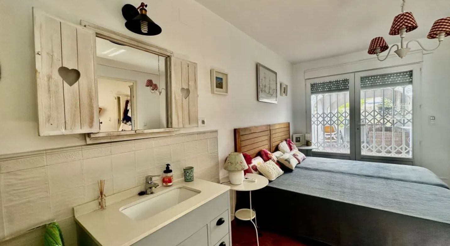 Renovated villa on the front line of Las Marinas, Dénia, just 50 meters from the sea.