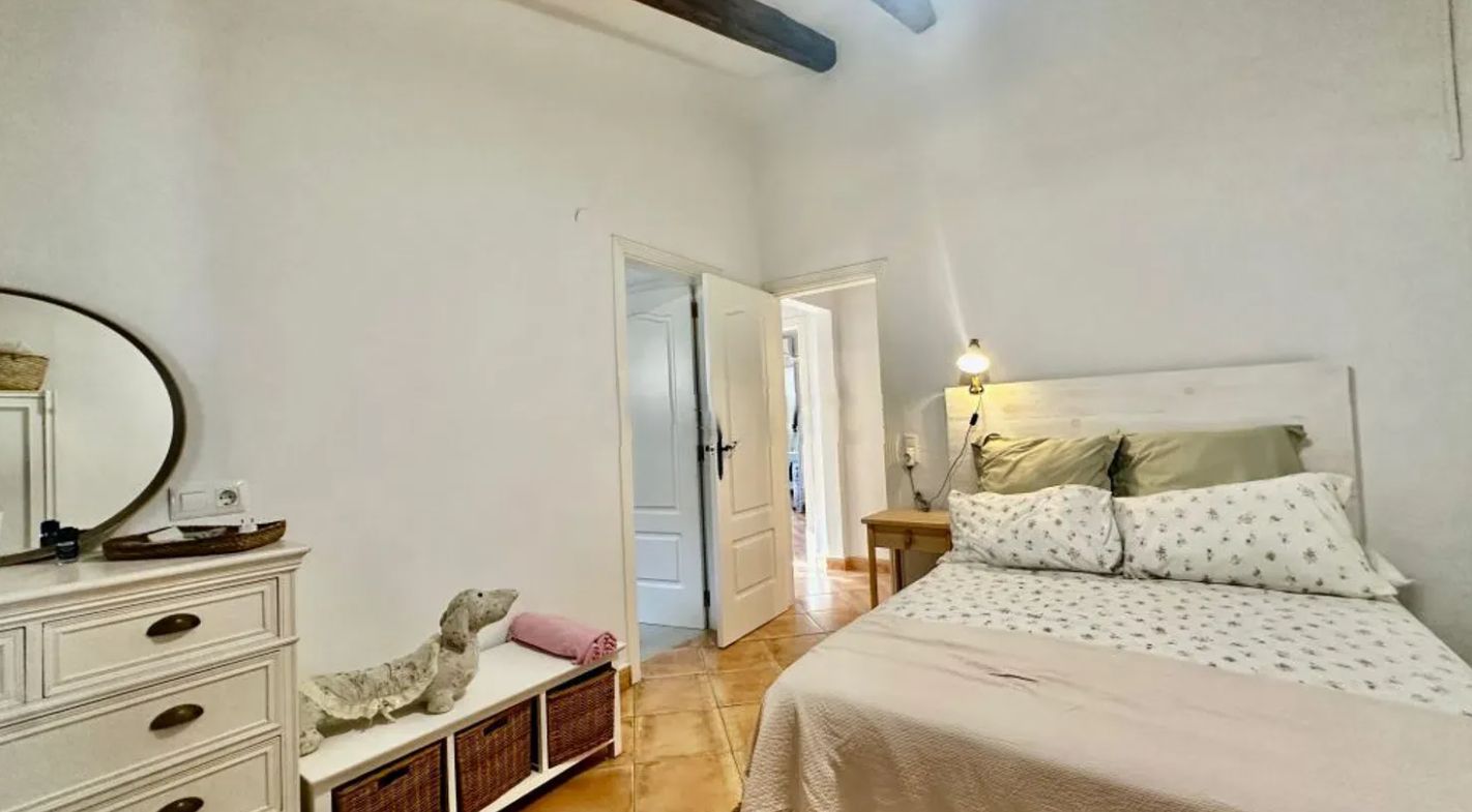 Renovated villa on the front line of Las Marinas, Dénia, just 50 meters from the sea.