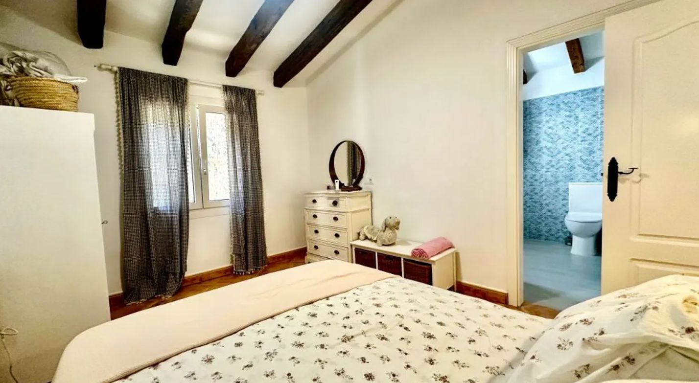 Renovated villa on the front line of Las Marinas, Dénia, just 50 meters from the sea.