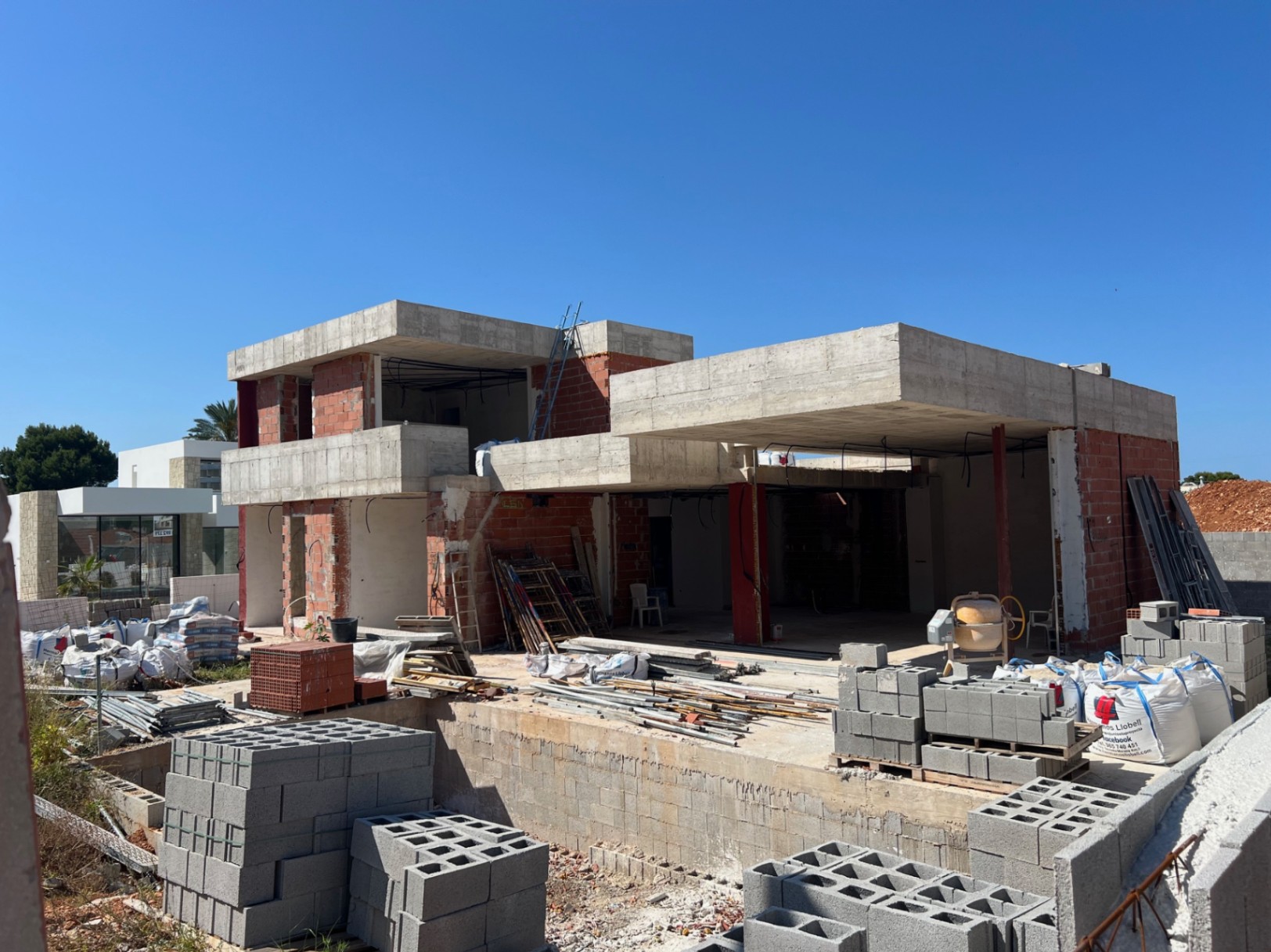 Villa de luxe contemporaine à vendre à Dénia – Design méditerranéen et piscine privée à Luxury Village Dénia