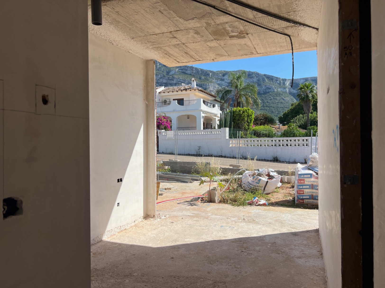 Villa de luxe contemporaine à vendre à Dénia – Design méditerranéen et piscine privée à Luxury Village Dénia