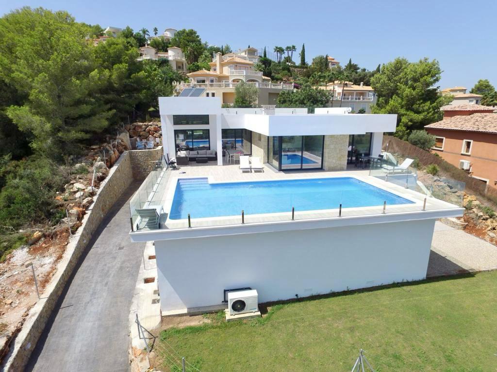 Villa Méditerranéenne Moderne avec Vues Panoramiques sur la Mer à La Sella