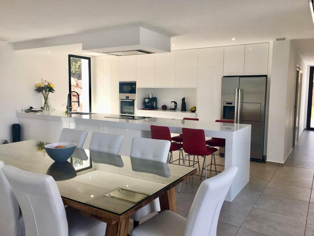 Villa Méditerranéenne Moderne avec Vues Panoramiques sur la Mer à La Sella
