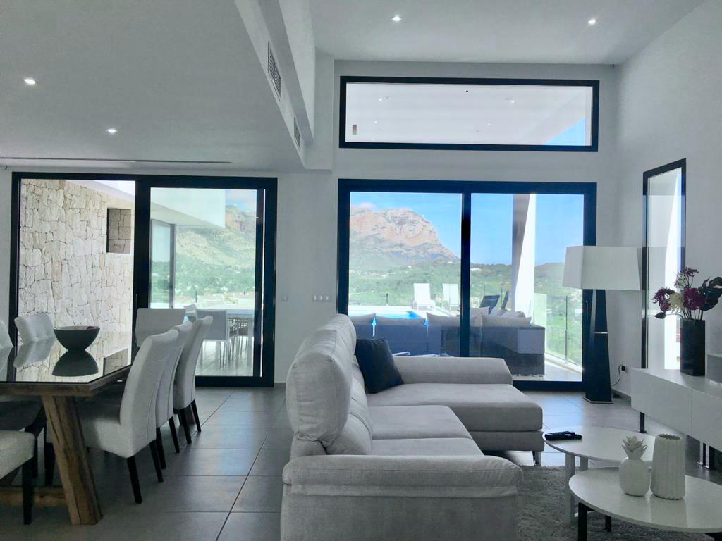 Villa Méditerranéenne Moderne avec Vues Panoramiques sur la Mer à La Sella