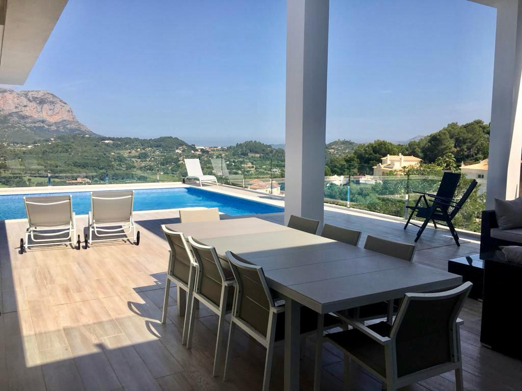 Villa Méditerranéenne Moderne avec Vues Panoramiques sur la Mer à La Sella