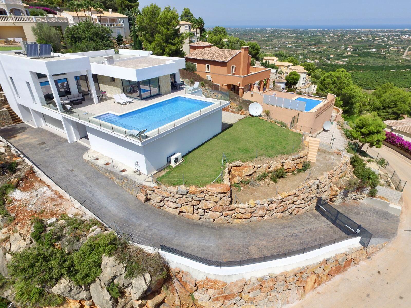 Villa Méditerranéenne Moderne avec Vues Panoramiques sur la Mer à La Sella