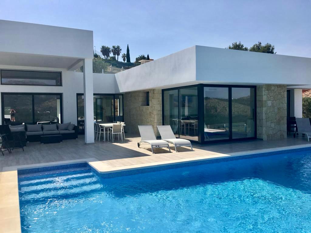 Villa Méditerranéenne Moderne avec Vues Panoramiques sur la Mer à La Sella