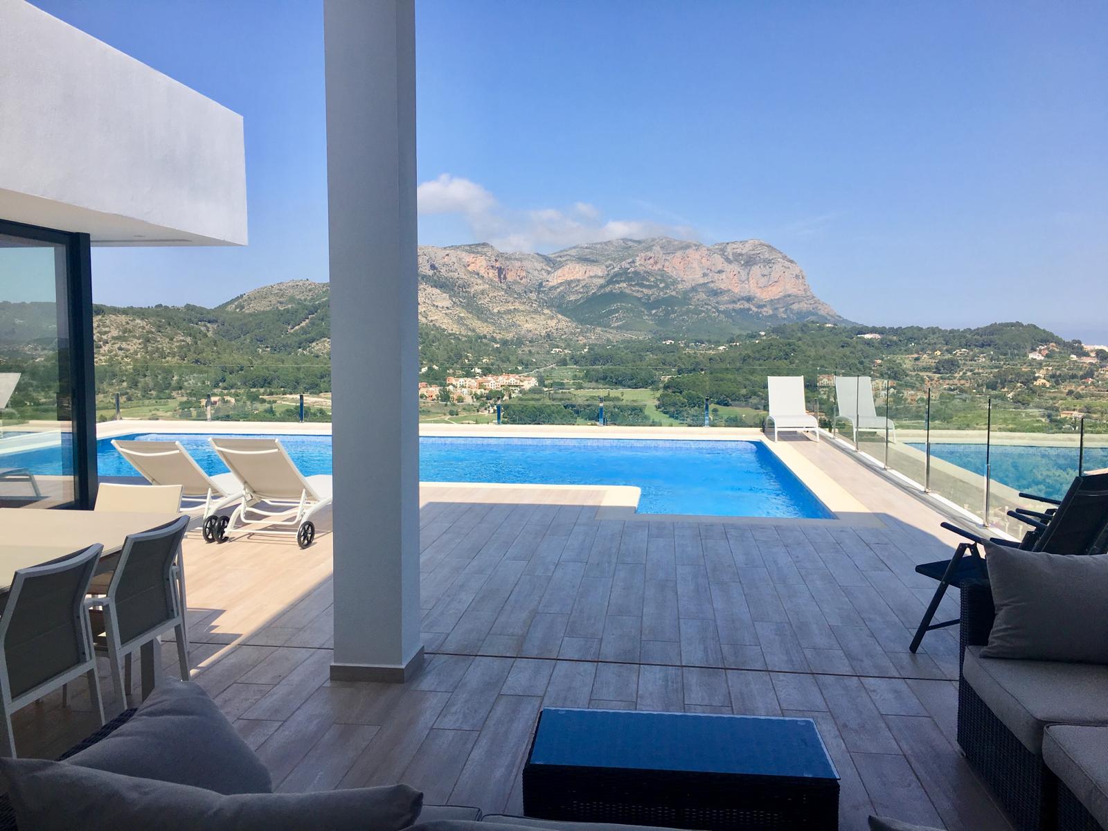 Villa Méditerranéenne Moderne avec Vues Panoramiques sur la Mer à La Sella