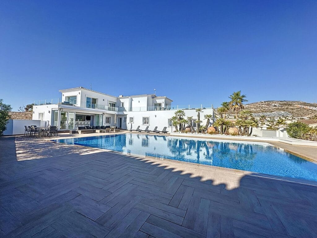 Villa de luxe avec vues panoramiques sur la Méditerranée à Moraira.