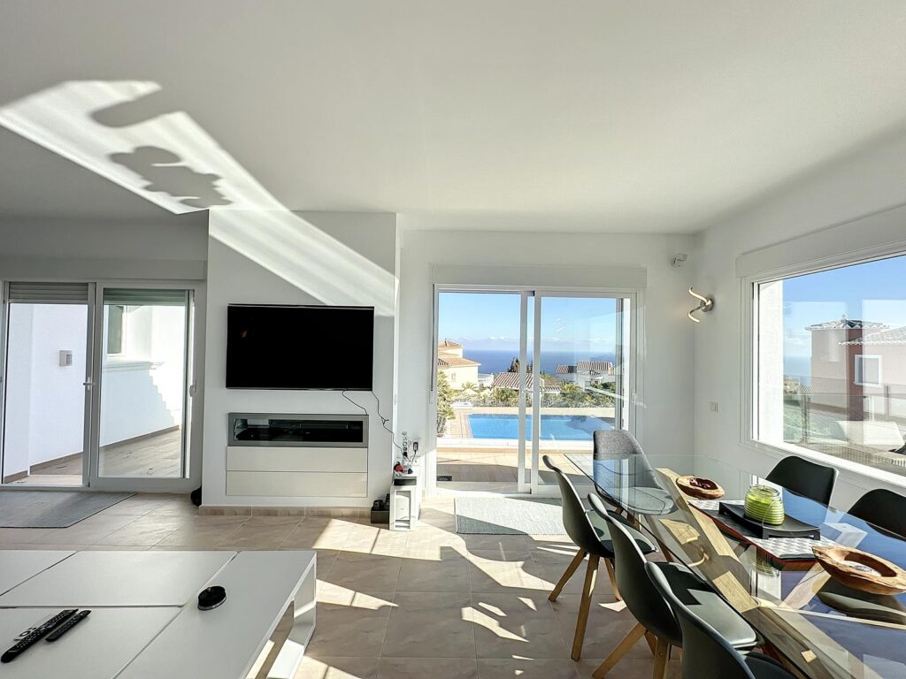 Villa de luxe avec vues panoramiques sur la Méditerranée à Moraira.