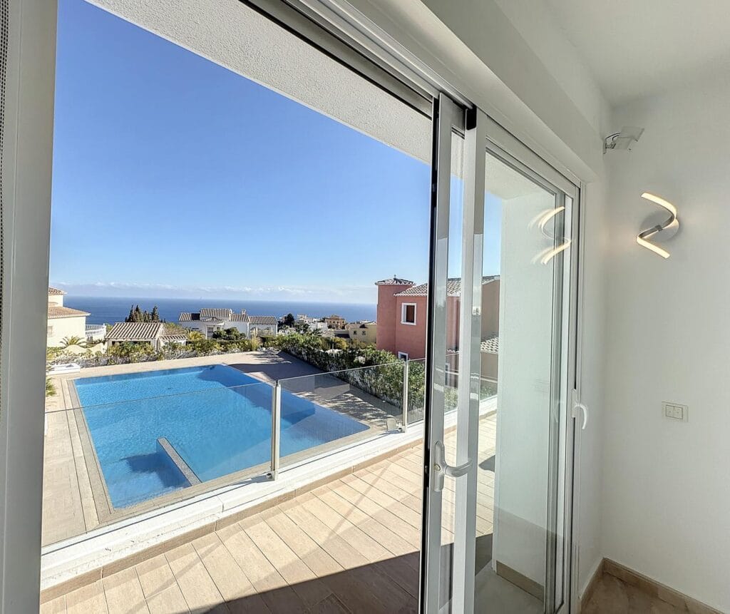 Villa de luxe avec vues panoramiques sur la Méditerranée à Moraira.