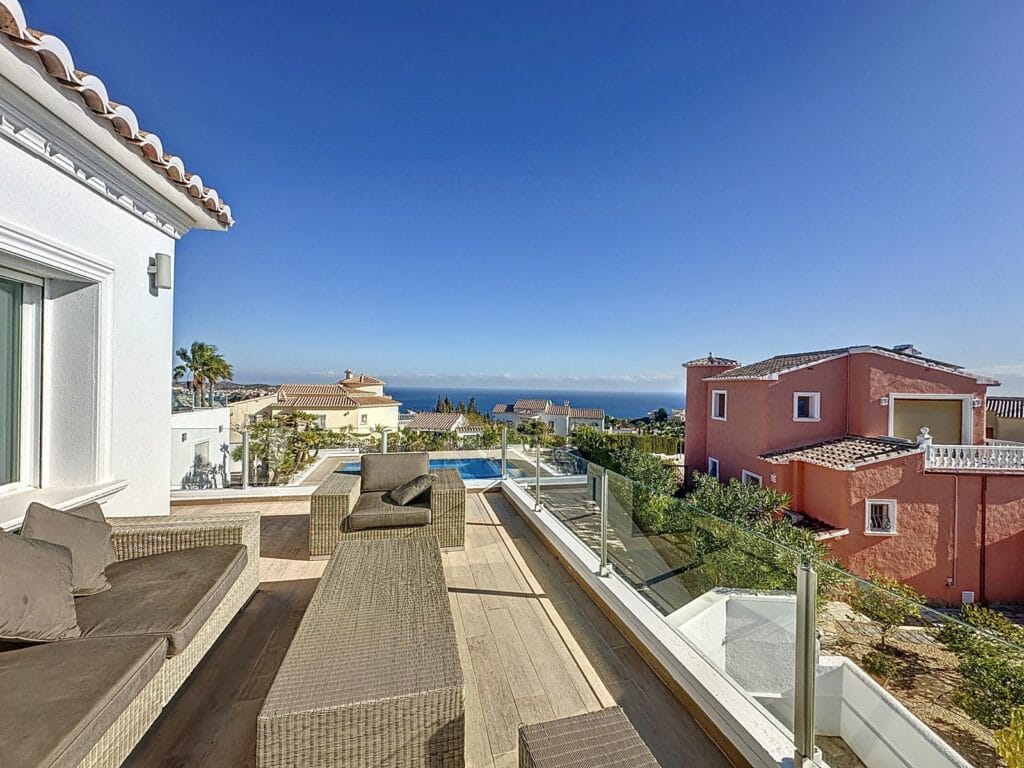Villa de luxe avec vues panoramiques sur la Méditerranée à Moraira.
