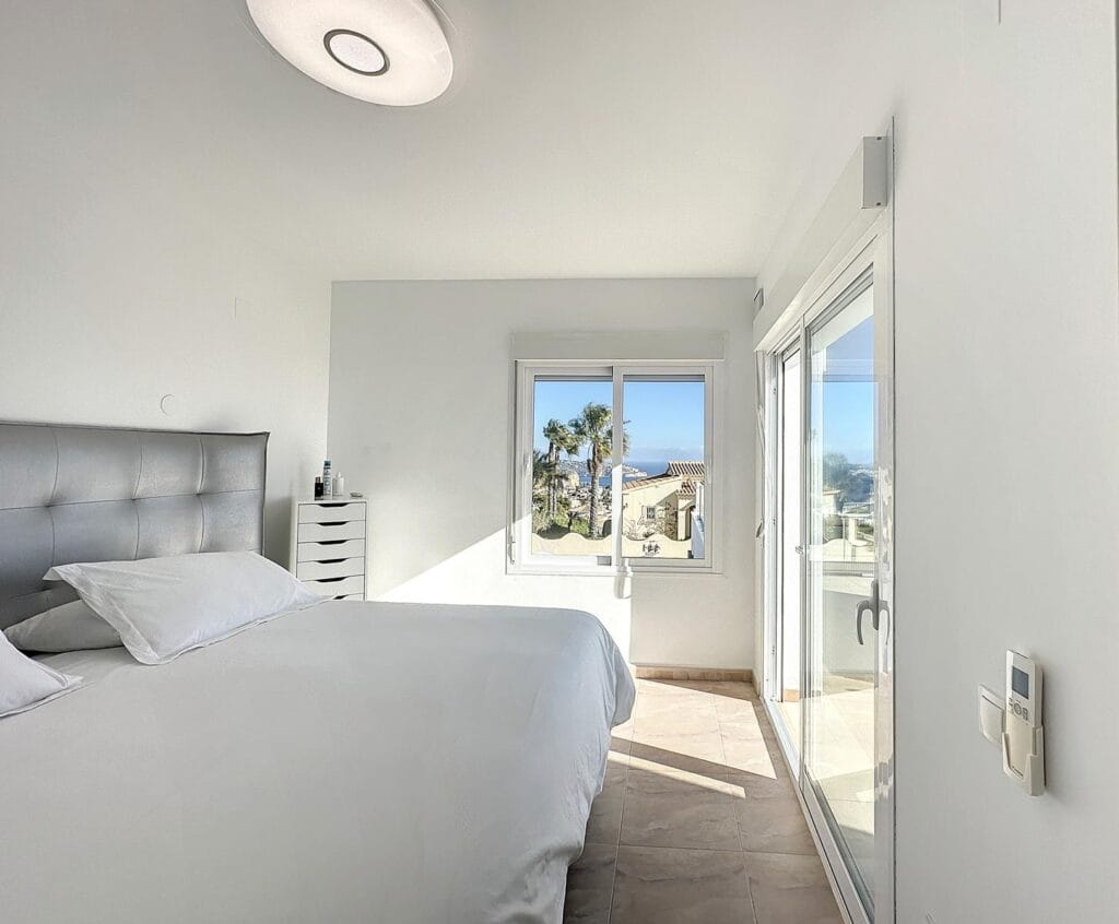 Villa de luxe avec vues panoramiques sur la Méditerranée à Moraira.