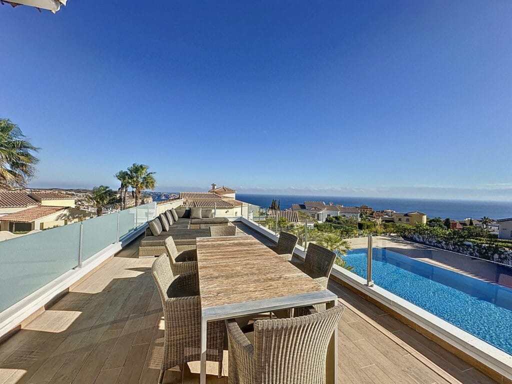 Villa de luxe avec vues panoramiques sur la Méditerranée à Moraira.