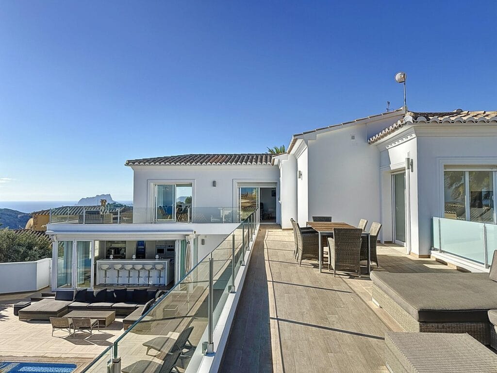 Villa de luxe avec vues panoramiques sur la Méditerranée à Moraira.
