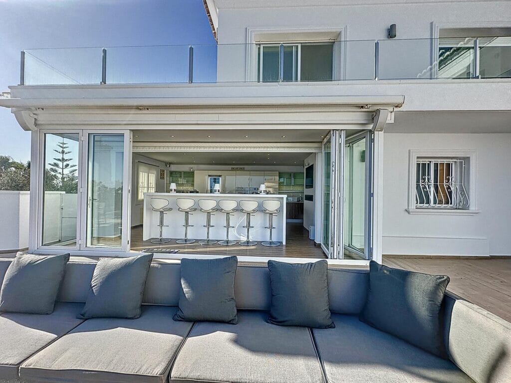 Villa de luxe avec vues panoramiques sur la Méditerranée à Moraira.
