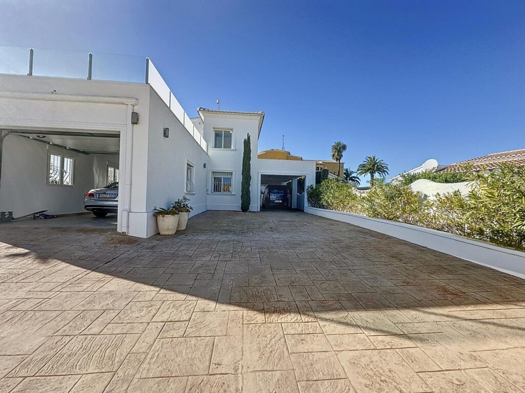 Villa de luxe avec vues panoramiques sur la Méditerranée à Moraira.